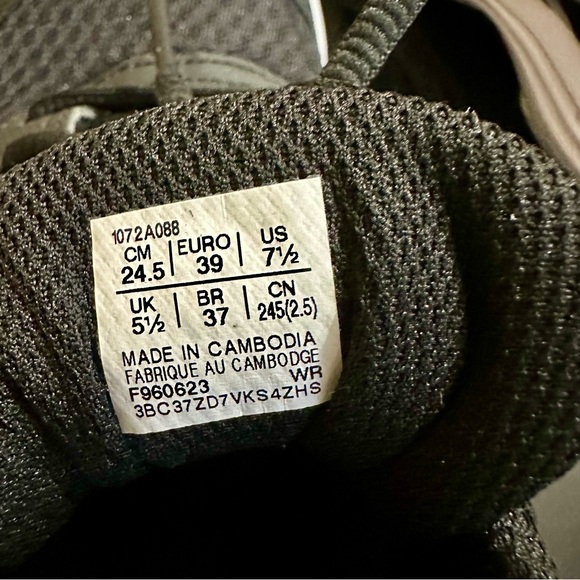 Asics Women’s Upcourt 5 Black Silver Court Shoes Size 7.5 - Picture 9 of 9